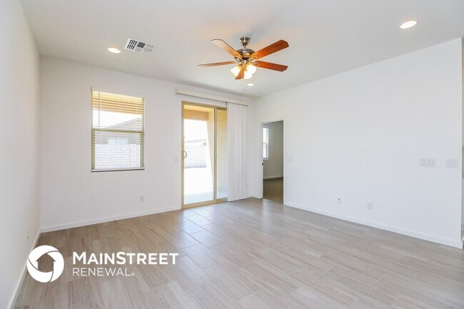 Building Photo - 3723 E Sandoval Dr