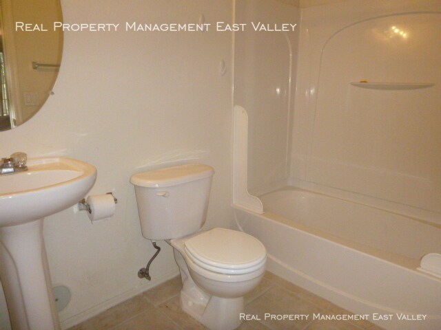 Building Photo - 422 N Mahogany Ct