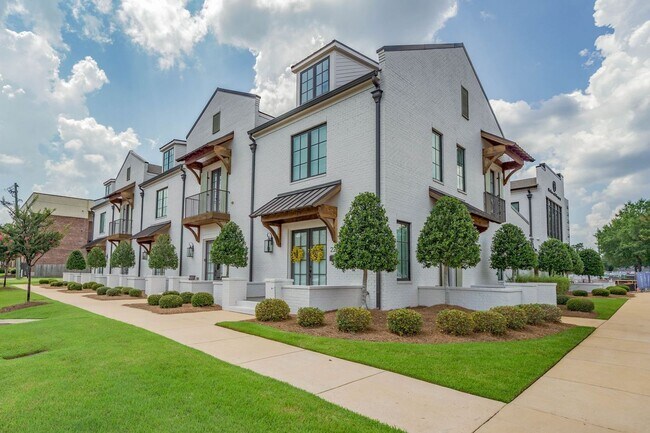 Foto del edificio - Beautiful 3 Bed 3.5 Bath Available Fall 20...
