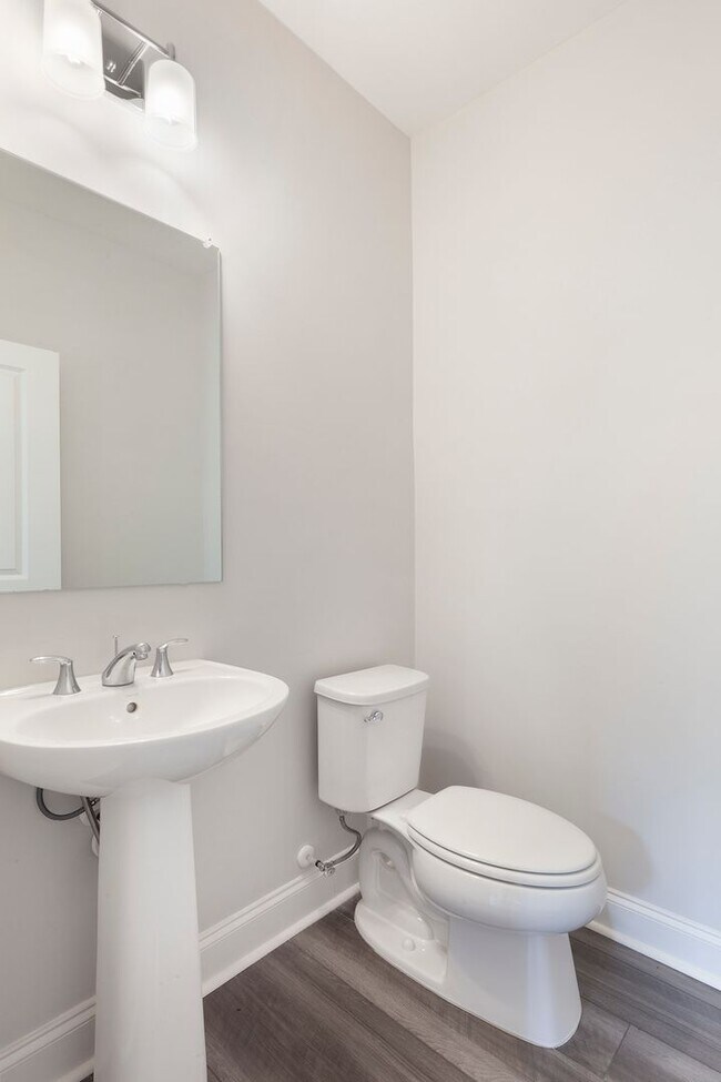 Building Photo - $500 MOVE IN SPECIAL! 2/2.5 Directly on th...