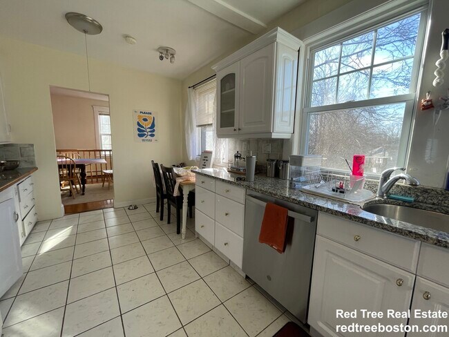 Building Photo - 50 Radnor Rd