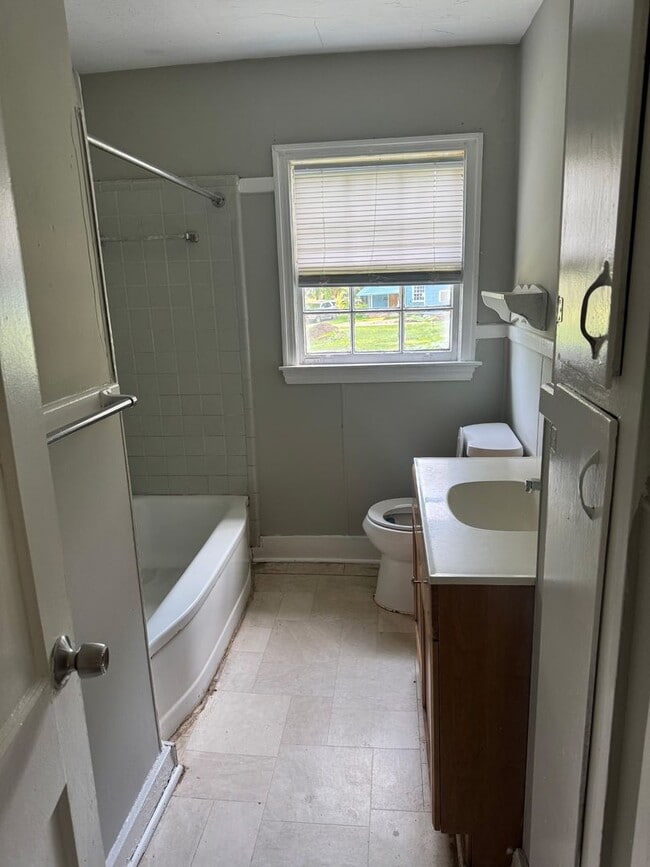 Building Photo - 4628 Cedarhurst Dr