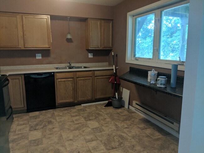 Building Photo - 522 /524 Bluebird Ct