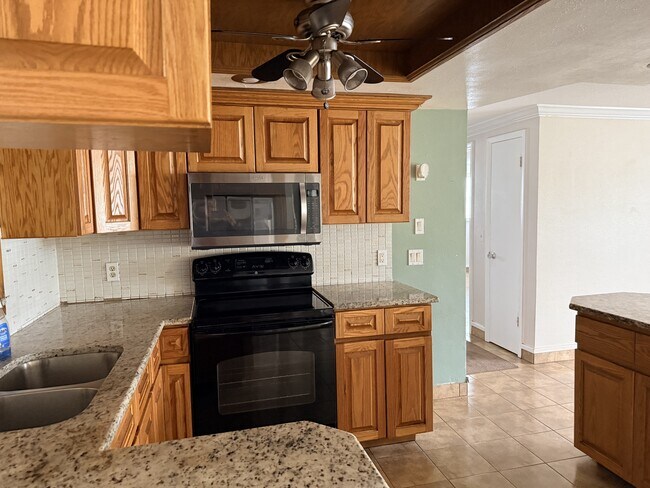 Building Photo - 10836 Leeds Rd