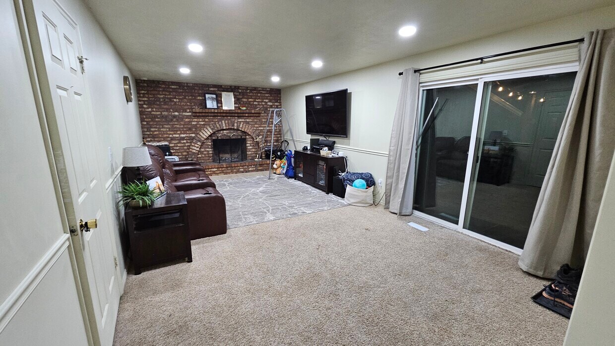 Primary Photo - 2243 E 10300 S