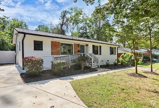 Building Photo - 2038 Sandhurst Dr