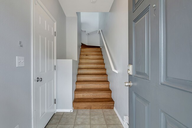 Building Photo - 2 Bed 1 Bath Condo in Lakeland Hills
