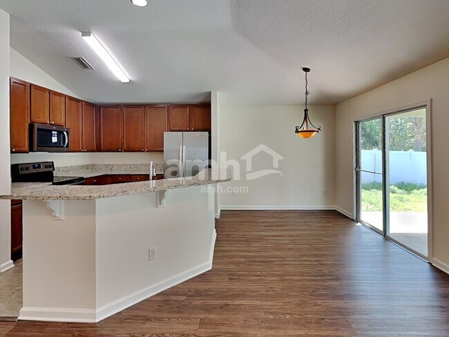 Foto del edificio - 351 N Twin Maple Rd