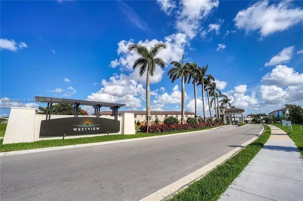 Foto principal - 2437 NW 119th St