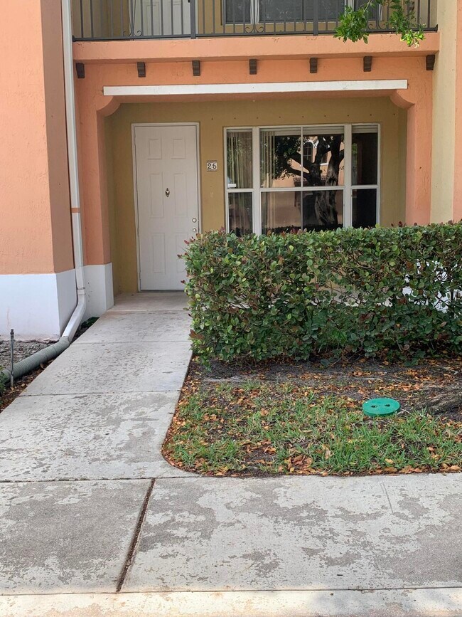 Foto del edificio - 3549 Forest Hill Blvd