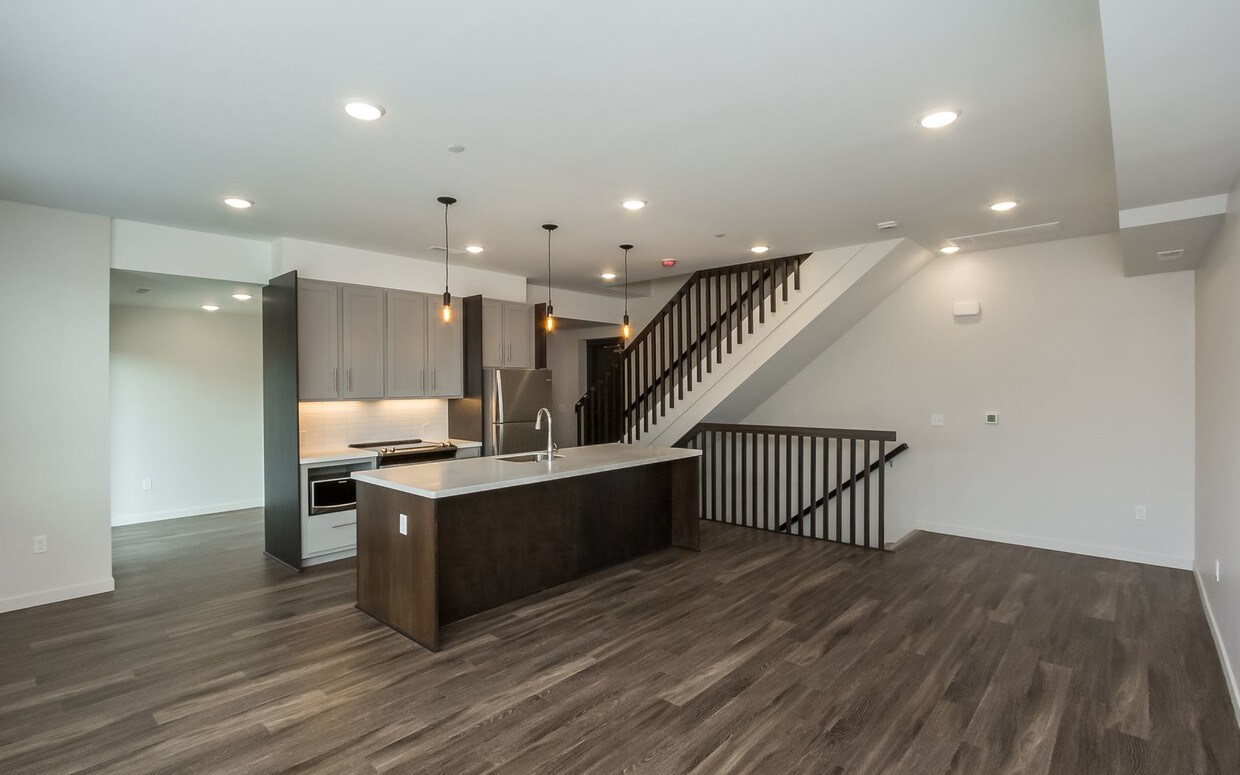 166 E Prentiss St, Iowa City, IA 52240 Townhome Rentals in Iowa City IA