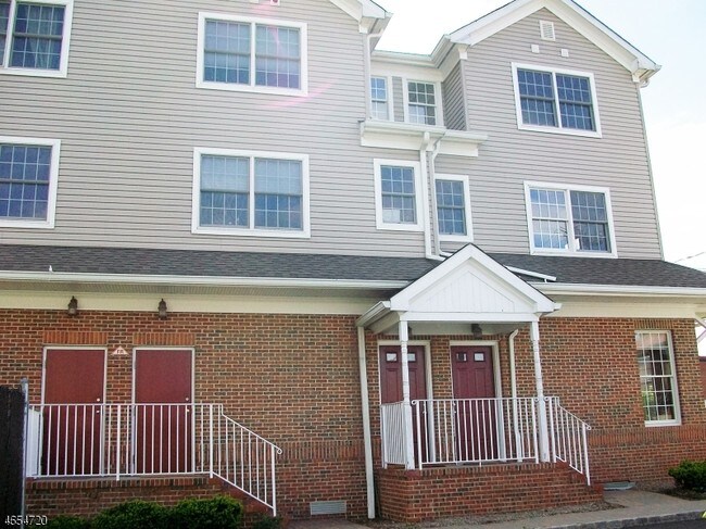 Building Photo - 221 Sherman Ave
