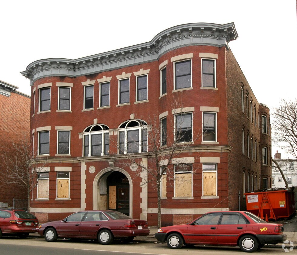 Foto del edificio - 465 Columbia Rd