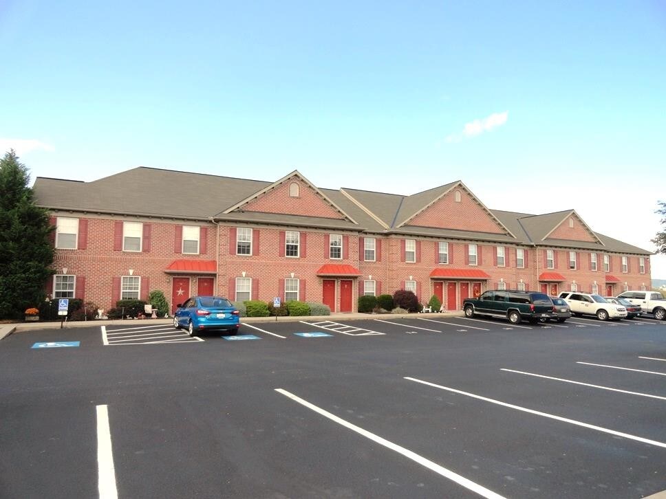 1359 Martin Ave, Ephrata, PA 17522 Apartment for Rent in Ephrata, PA