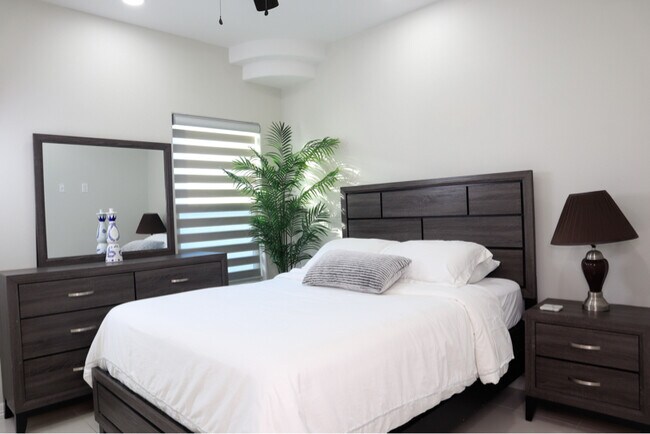 Foto del edificio - 204 W Rutherford Ave