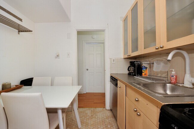 Building Photo - 354 East 77th Street