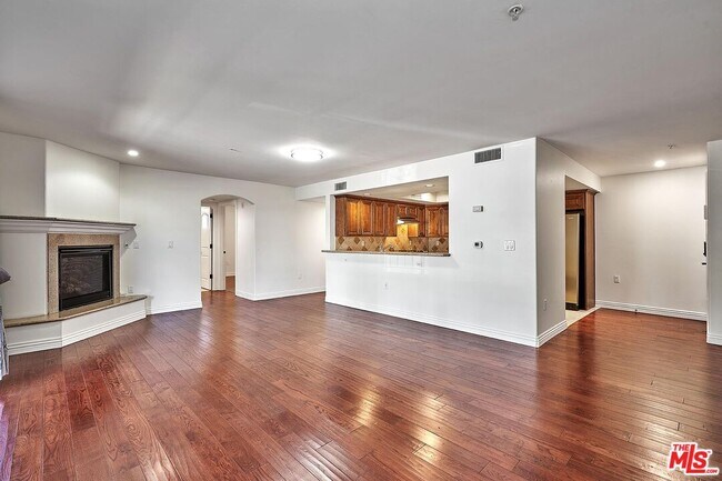 Foto del edificio - 4822 Elmwood Ave