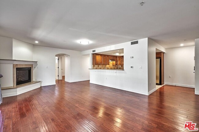 Building Photo - 4822 Elmwood Ave