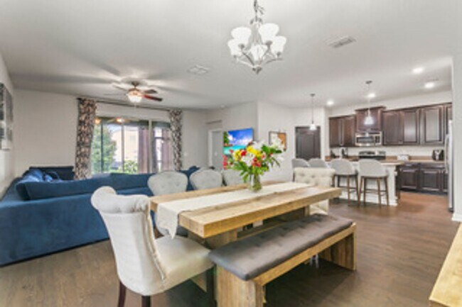 Building Photo - Delightful Home in Davenport