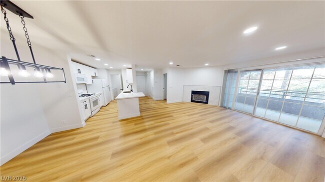 Foto del edificio - 2200 S Fort Apache Rd