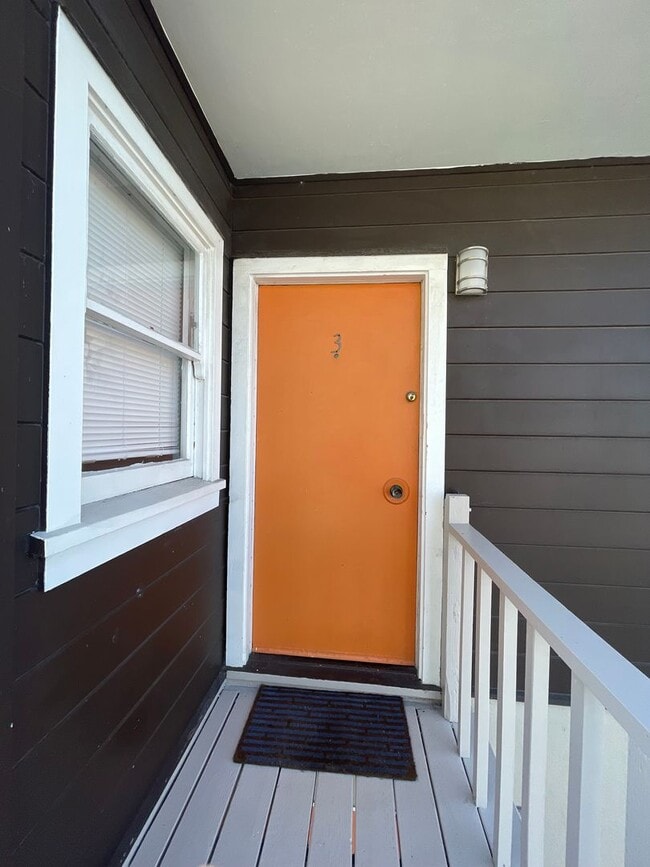 Building Photo - 3631 Judah St