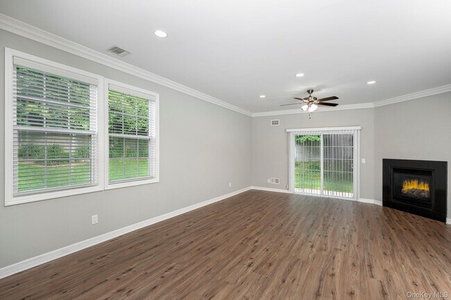 Building Photo - 37 Oakridge Cir