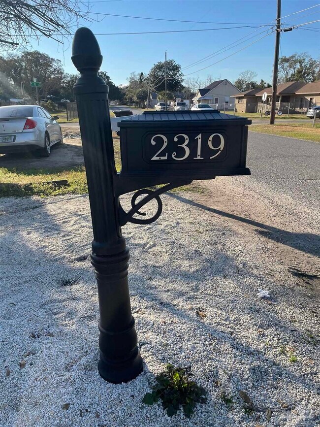 Foto del edificio - 2319 W De Soto St