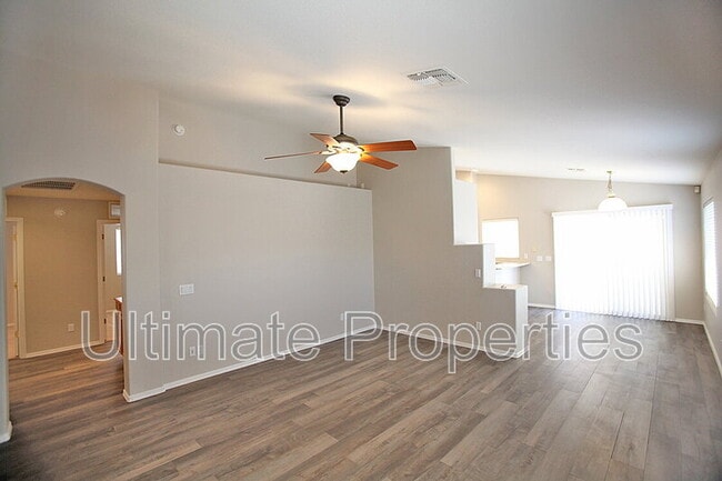 Foto del edificio - 8023 W Melinda Ln