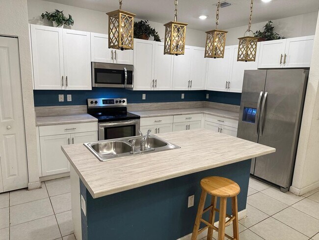 Building Photo - 3 Bedroom Townhome in Homestead