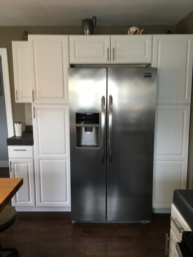 STAINLESS APPLIANCES - 206 Bibb Ave