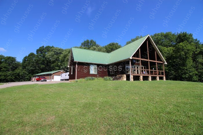 Building Photo - 4 bed / 3.5 bath home