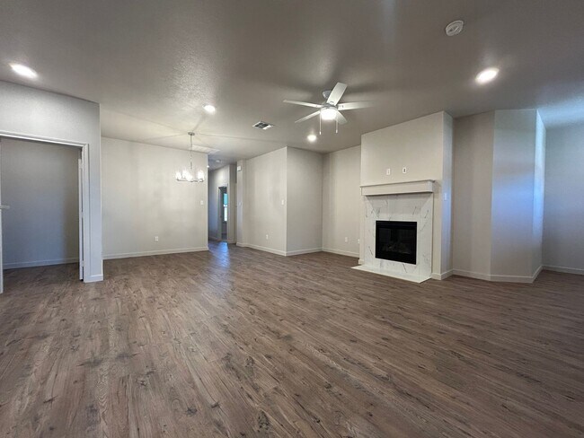 Foto del edificio - New Luxurious Townhome Located In Abbey Gl...