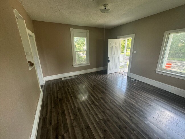 Foto del edificio - House for RENT 2 BedRooms / 1 Bathroom