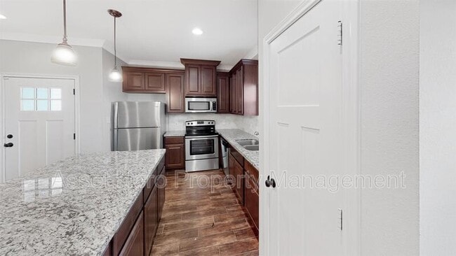 Building Photo - 1102 Oney Hervey Dr