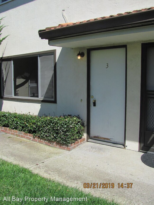 Building Photo - 2255 Fairway Dr