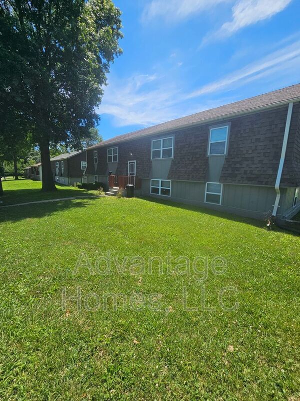 Building Photo - 746 N 70th St