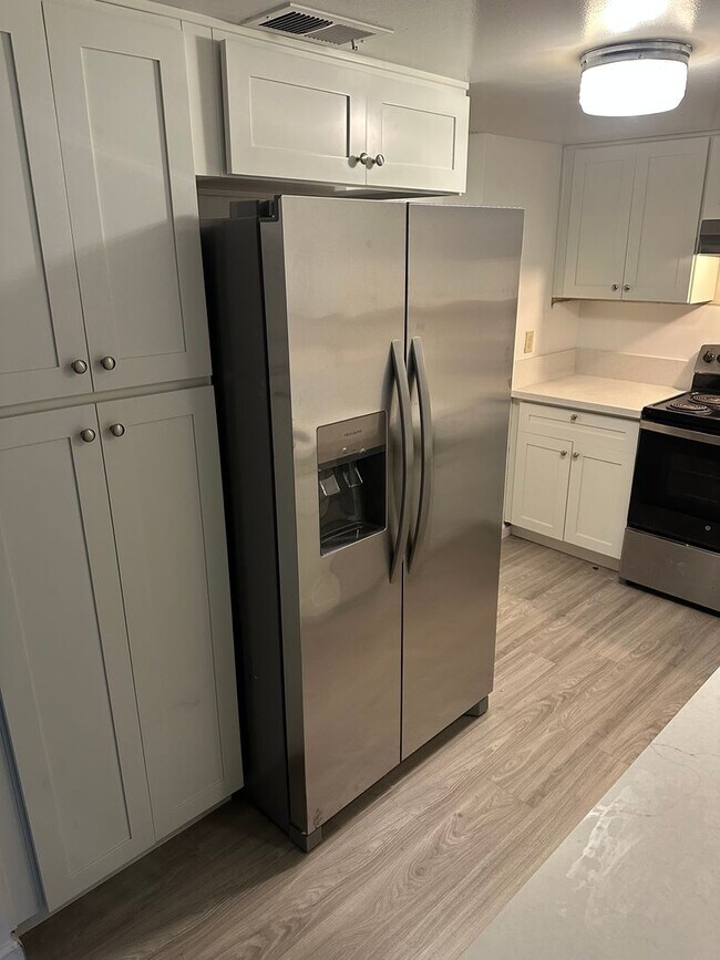 Building Photo - 3 Bed 2.5 Bath Townhouse