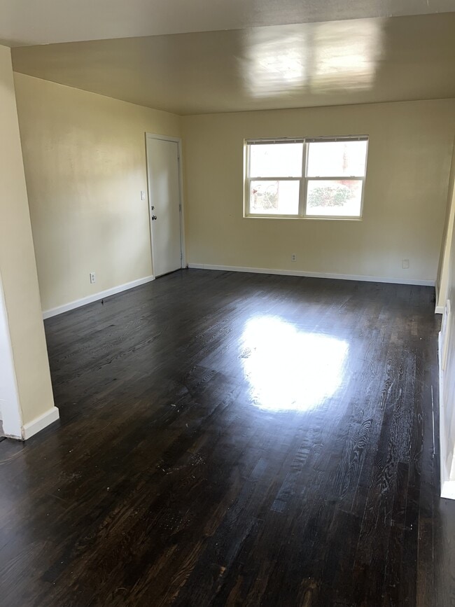 Building Photo - Dream Court Apartments