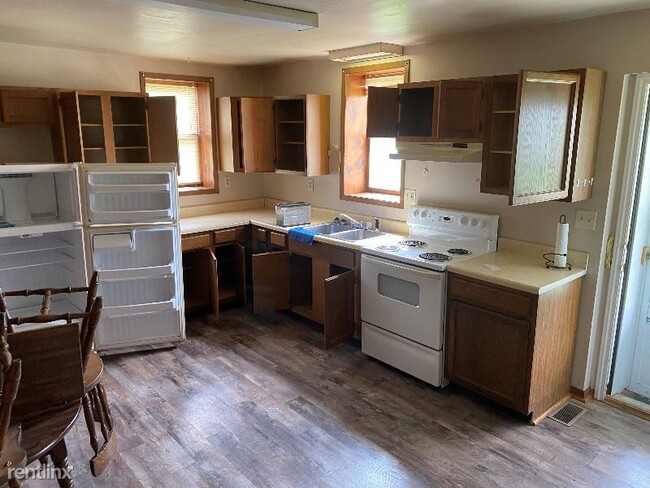 Building Photo - 2 br, 1 bath Apartment - 919 Harding Way E