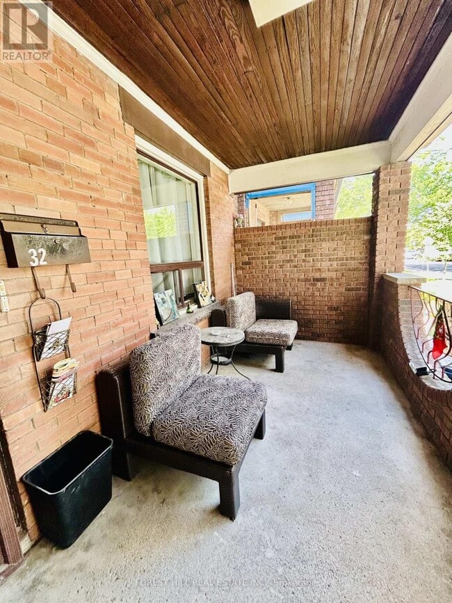 Building Photo - 32 Earlscourt Ave