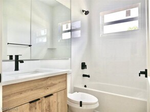 Building Photo - 918 Eisenhower Blvd