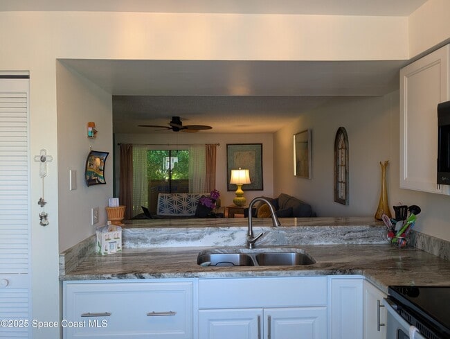Foto del edificio - 2245 Golf Isle Dr