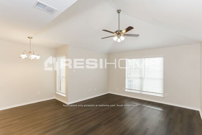Building Photo - 907 Fairbanks Circle