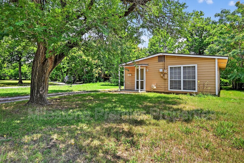Primary Photo - 401 S Contemporary Dr