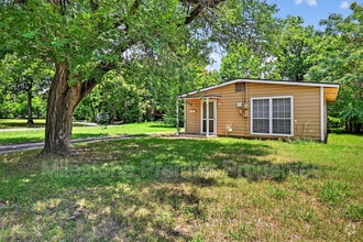 Building Photo - 401 S Contemporary Dr