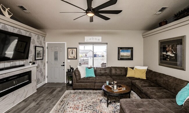 Building Photo - Summer short term furnished Pool home - Available June through mid October 2026 (3 month min)