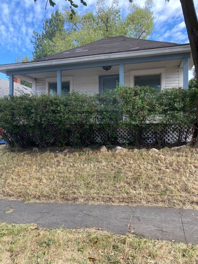 Building Photo - Downtown Older Home with Charm (P#191)