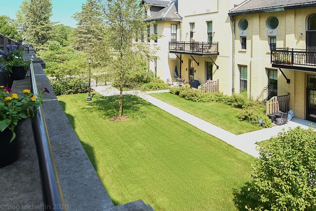 Building Photo - 1041 Ridge Rd