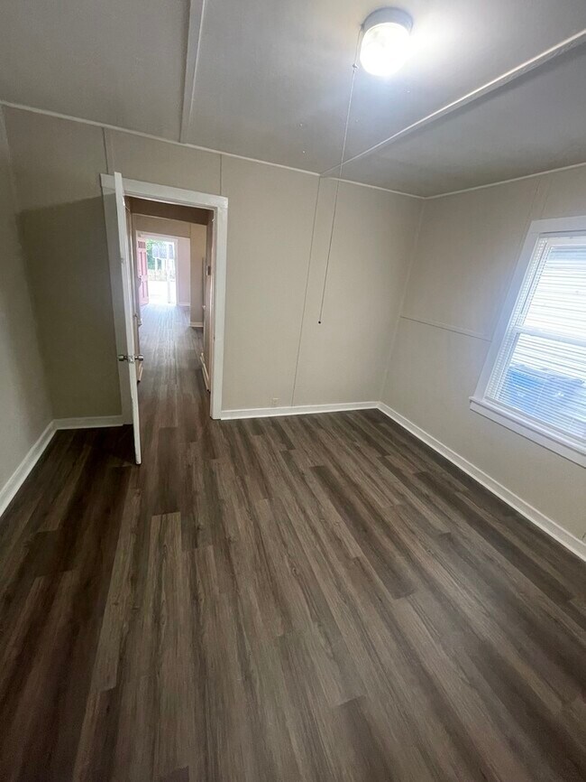 Building Photo - 1bd 1ba Duplex for Rent