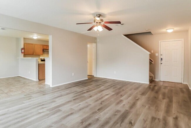 Foto del edificio - 6511 McCharen Ct